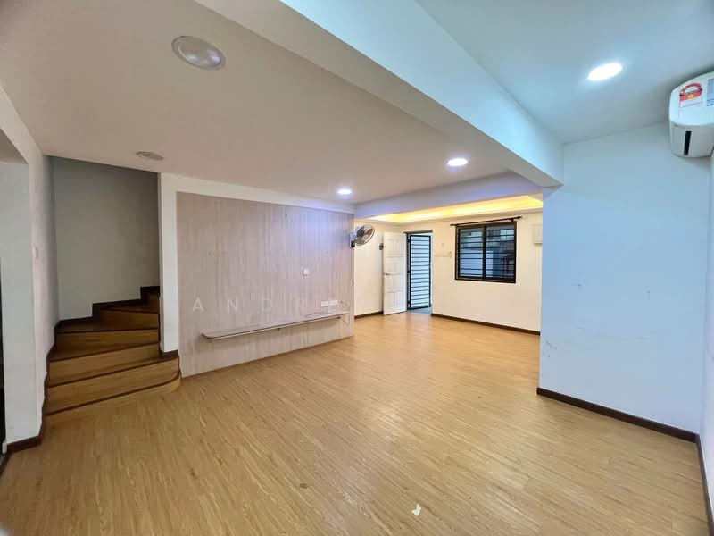 Rumah Teres 2 Tingkat untuk Dijual di Taman Desa Cemerlang (Ulu Tiram) - Andrew Teo - Living Room - PropertyGuru.com.my