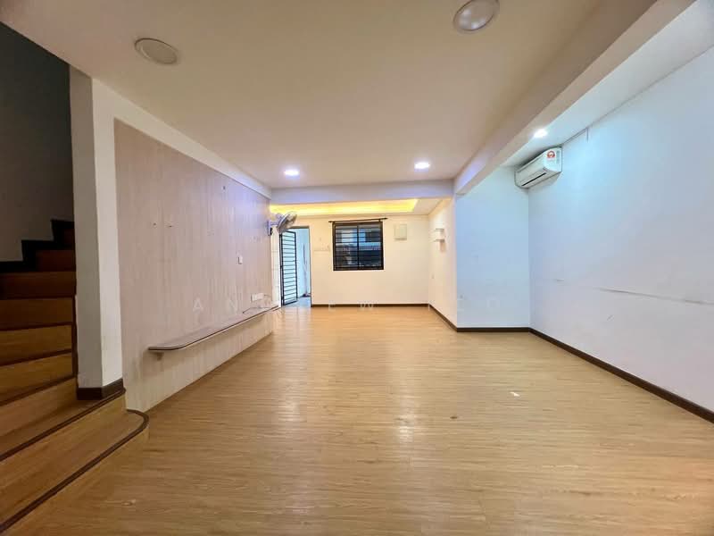Rumah Teres 2 Tingkat untuk Dijual di Taman Desa Cemerlang (Ulu Tiram) - Andrew Teo - Living Room - PropertyGuru.com.my