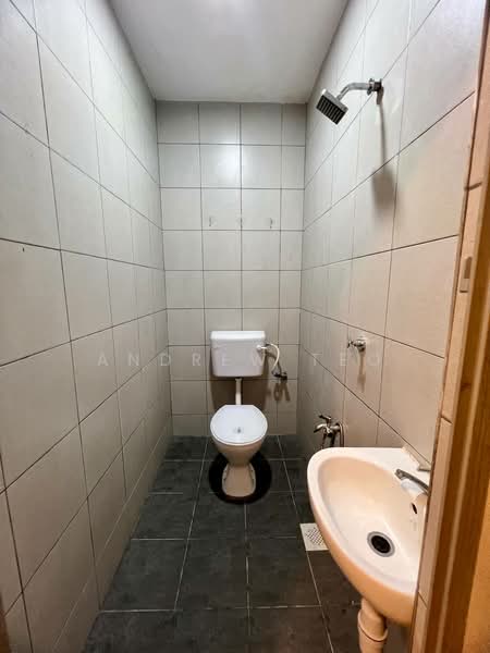 Rumah Teres 2 Tingkat untuk Dijual di Taman Desa Cemerlang (Ulu Tiram) - Andrew Teo - Bathroom - PropertyGuru.com.my