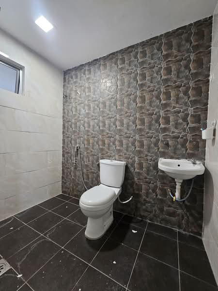 Rumah Teres 2 Tingkat untuk Dijual di Bandar Sungai Long (Selangor) - Stella Lee - Bathroom - PropertyGuru.com.my
