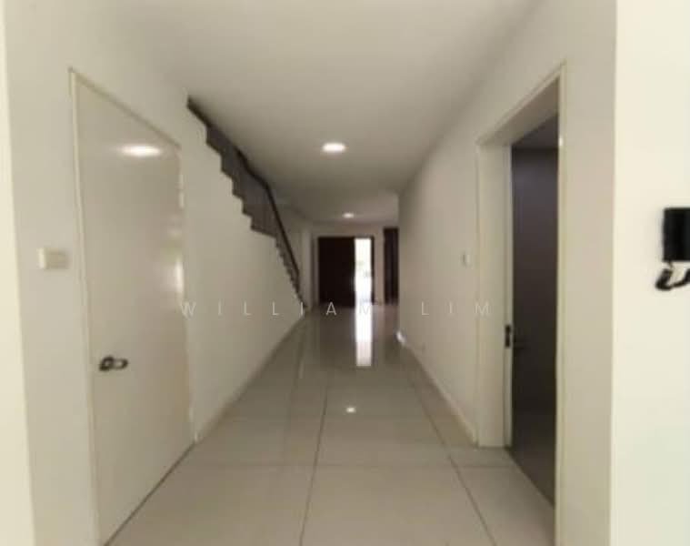 Rumah Teres 3 Tingkat untuk Disewa di Lake Fields (Sungai Besi) - William Lim - Corridor - PropertyGuru.com.my