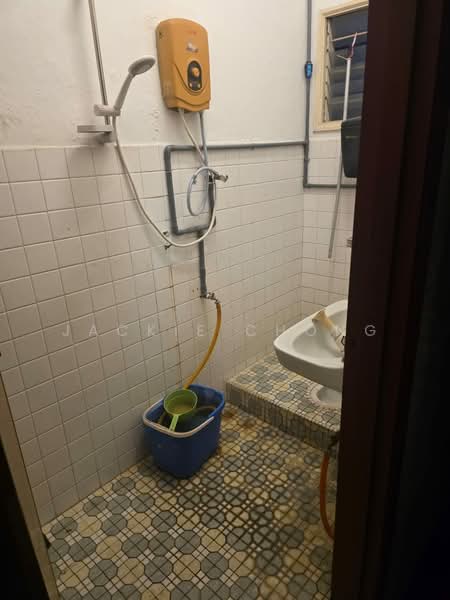 Rumah Teres 2 Tingkat untuk Dijual di Taman Gembira (Jalan Klang Lama (Old Klang Road)) - Jackie Chong - Bathroom - PropertyGuru.com.my