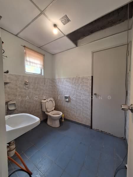 Townhouse for Sale in Taman Overseas Union (Taman Oug) (Jalan Klang Lama (Old Klang Road)) - Jackie Chong - Bathroom - PropertyGuru.com.my