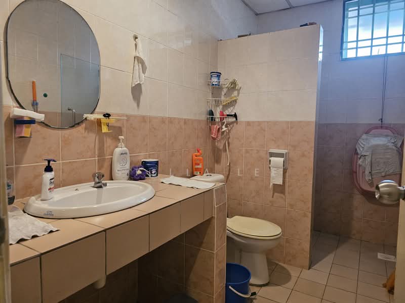 Rumah Teres 2 Tingkat untuk Dijual di Sungai Long (Bandar Sungai Long) - Stella Lee - Bathroom - PropertyGuru.com.my