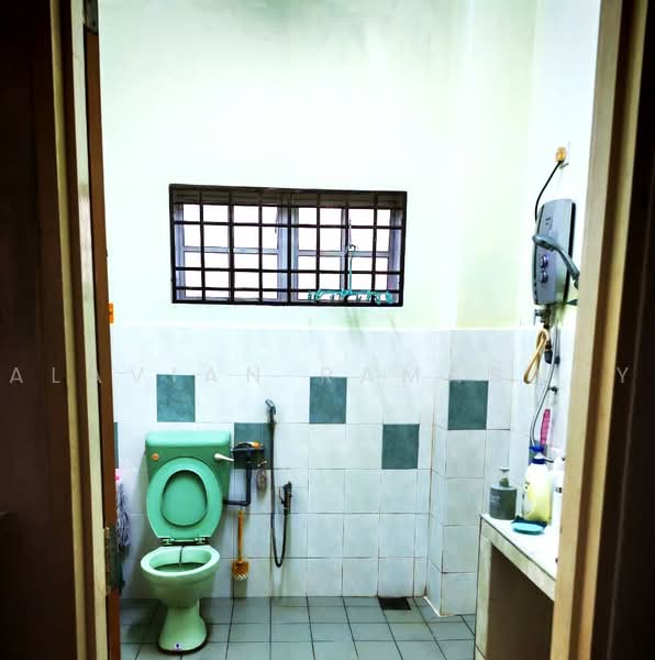 Rumah Berkembar untuk Dijual di Taman Mesra (Klang) - Alavian Ramasamy - Bathroom - PropertyGuru.com.my