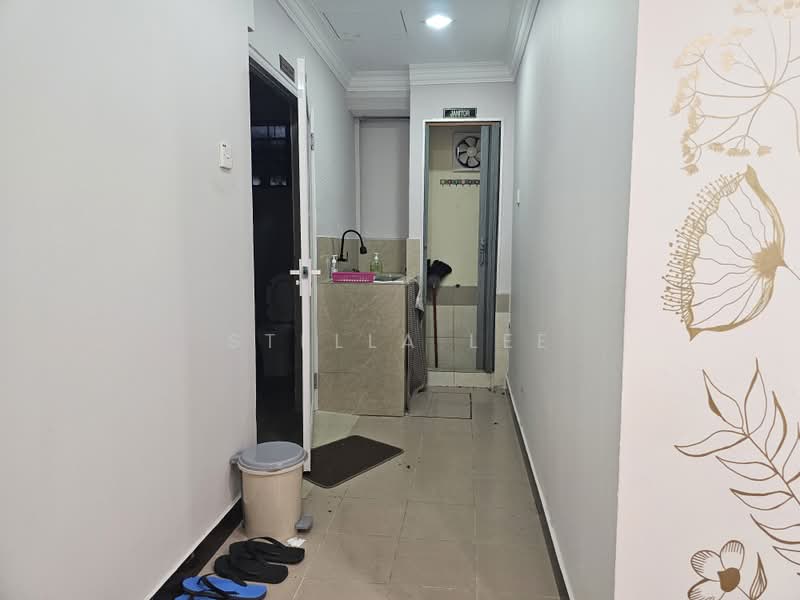 Shop for Rent in Bandar Kajang (Kajang) - Stella Lee - Corridor - PropertyGuru.com.my