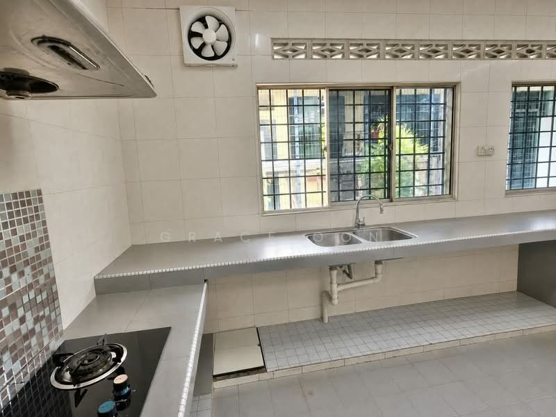 Rumah Teres 2-Tingkat untuk Dijual di Serdang Raya (Seri Kembangan) - Grace Oon - Kitchen - PropertyGuru.com.my