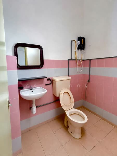 Rumah Teres 2-Tingkat untuk Dijual di Serdang Raya (Seri Kembangan) - Grace Oon - Bathroom - PropertyGuru.com.my