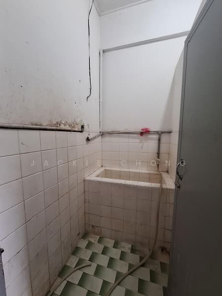 1-storey Terraced House for Sale in Taman Overseas Union (Taman Oug) (Jalan Klang Lama (Old Klang Road)) - Jackie Chong - Bathroom - PropertyGuru.com.my