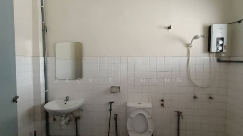 2-storey Terraced House for Sale in Taman Overseas Union (Taman Oug) (Jalan Klang Lama (Old Klang Road)) - Jackie Chong - Bathroom - PropertyGuru.com.my