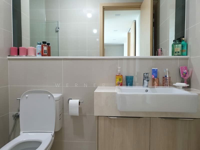 Servis Apartment untuk Dijual di Southern Marina Residences - Werner Kee - Bathroom - PropertyGuru.com.my