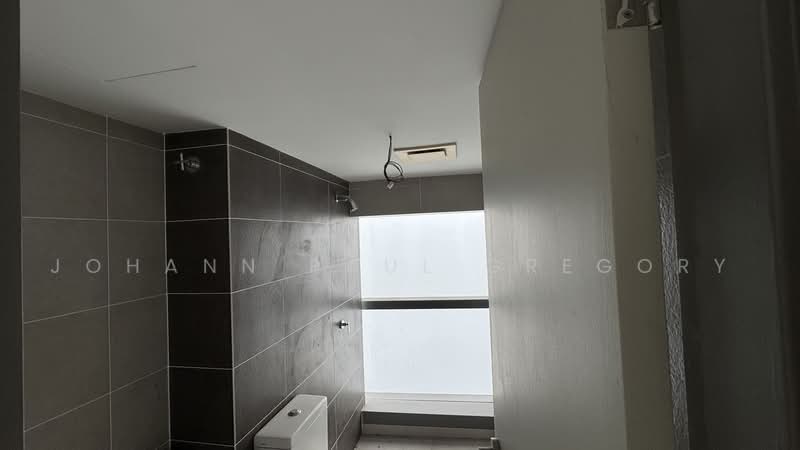 Servis Apartment untuk Dijual di Pinnacle Petaling Jaya - Johann Paul Gregory - Bathroom - PropertyGuru.com.my