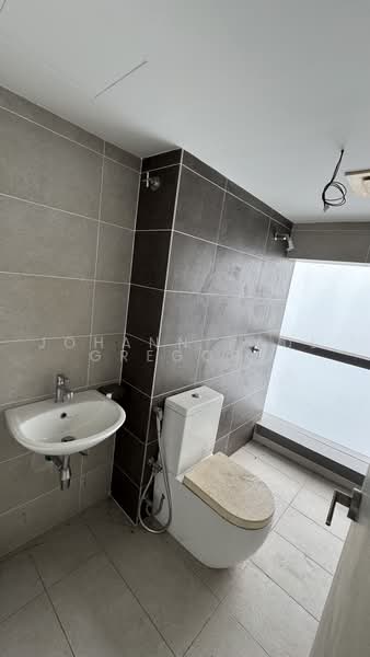 Servis Apartment untuk Dijual di Pinnacle Petaling Jaya - Johann Paul Gregory - Bathroom - PropertyGuru.com.my