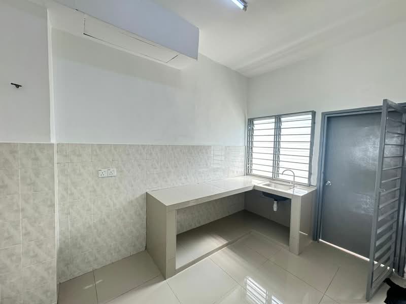 2-storey Terraced House for Sale in Bandar Tasik Puteri (Rawang) - Kelvin . - Kitchen - PropertyGuru.com.my