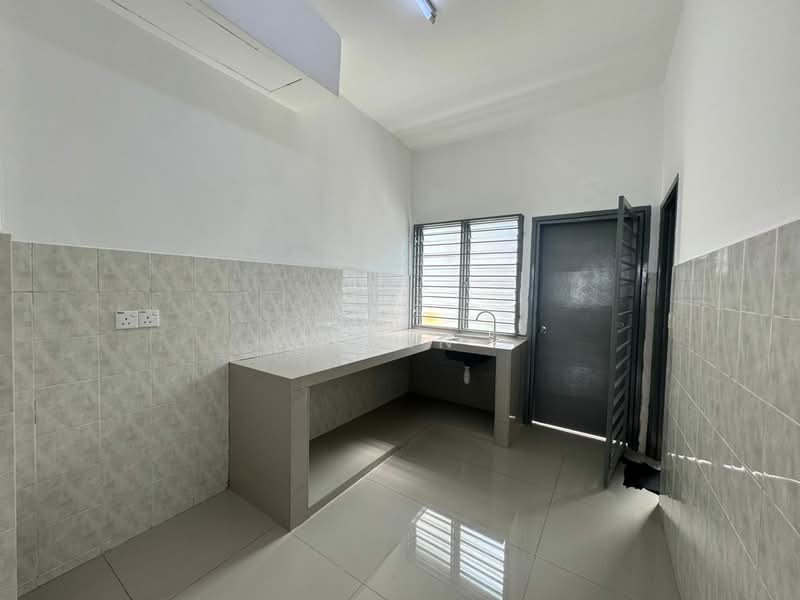 2-storey Terraced House for Sale in Bandar Tasik Puteri (Rawang) - Kelvin . - Kitchen - PropertyGuru.com.my