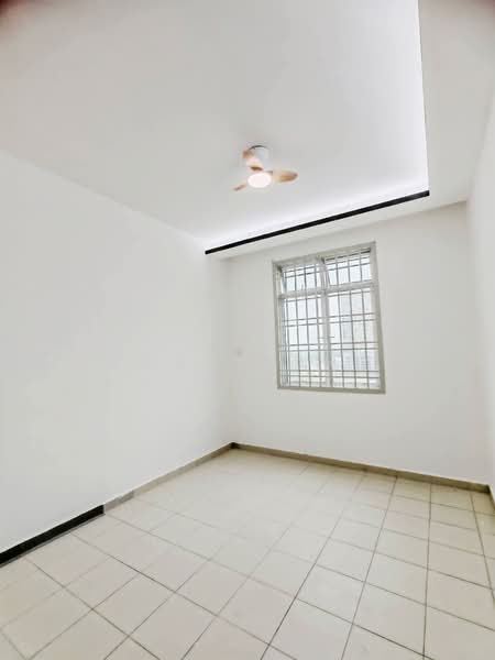 Pangsapuri untuk Dijual di Lake View Suites - Joan Tong - PropertyGuru.com.my