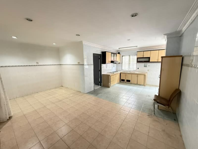 Semi-Detached House for Sale in Bandar Country Homes (Rawang) - Kelvin . - Kitchen - PropertyGuru.com.my