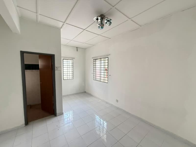 Semi-Detached House for Sale in Bandar Country Homes (Rawang) - Kelvin . - Interior - PropertyGuru.com.my