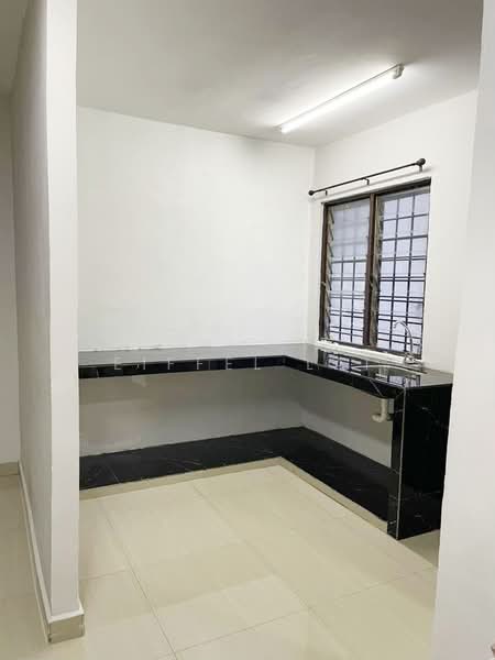 Rumah Teres 2-Tingkat untuk Disewa di Taman Kantan Permai (Kajang) - Eiffel Lai - Kitchen - PropertyGuru.com.my
