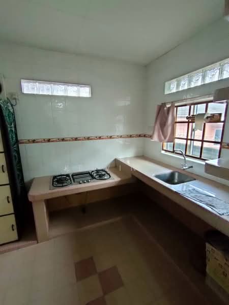 Semi-Detached House for Sale in Bandar Country Homes (Rawang) - Kelvin . - Kitchen - PropertyGuru.com.my