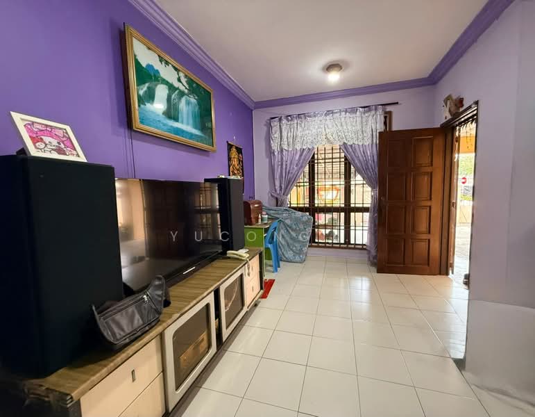 2-storey Terraced House for Sale in Taman Mount Austin (Tebrau) - Yucong . - Living Room - PropertyGuru.com.my