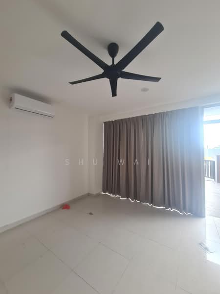 3-storey Terraced House for Rent in BANDAR PUCHONG JAYA (Puchong) - Shu Wai - Living Room - PropertyGuru.com.my