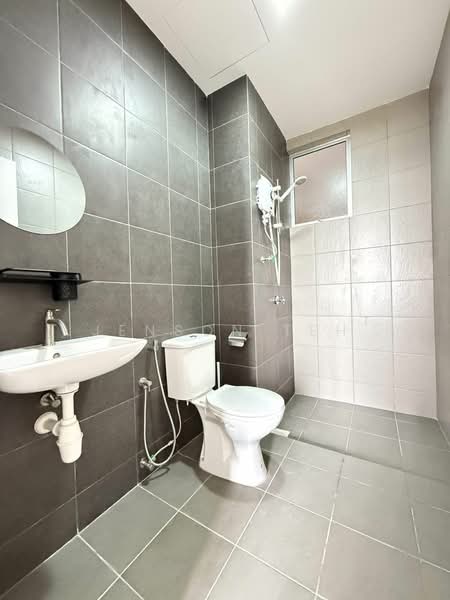 Servis Apartment untuk Disewa di MKH Boulevard II - Jenson Teh - Bathroom - PropertyGuru.com.my