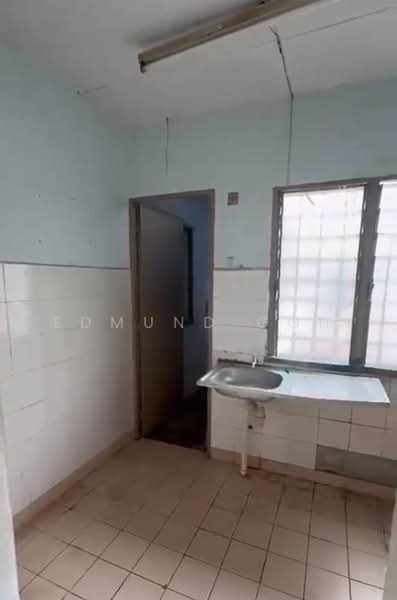 Apartment for Sale at Apartment Idaman - Edmund Goh - Kitchen - PropertyGuru.com.my