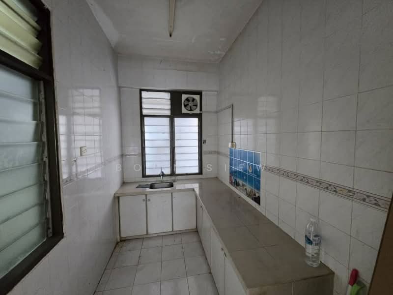 Pangsapuri untuk Dijual di Desa Universiti - Boon Siew - Kitchen - PropertyGuru.com.my