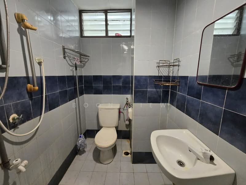 Pangsapuri untuk Dijual di Desa Universiti - Boon Siew - Bathroom - PropertyGuru.com.my