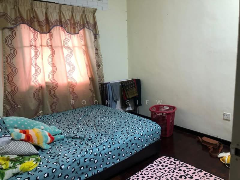 Pangsapuri untuk Dijual di Mutiara Court - Boon Siew - Bedroom - PropertyGuru.com.my