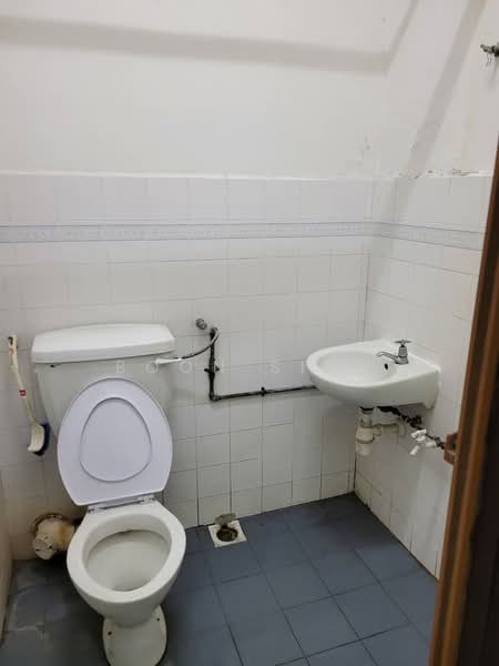 Pangsapuri untuk Dijual di Taman Jubilee Phase 5 - Boon Siew - Bathroom - PropertyGuru.com.my