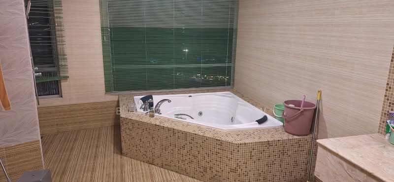Condominium for Sale at The View Condominium - Boon Siew - Bathroom - PropertyGuru.com.my