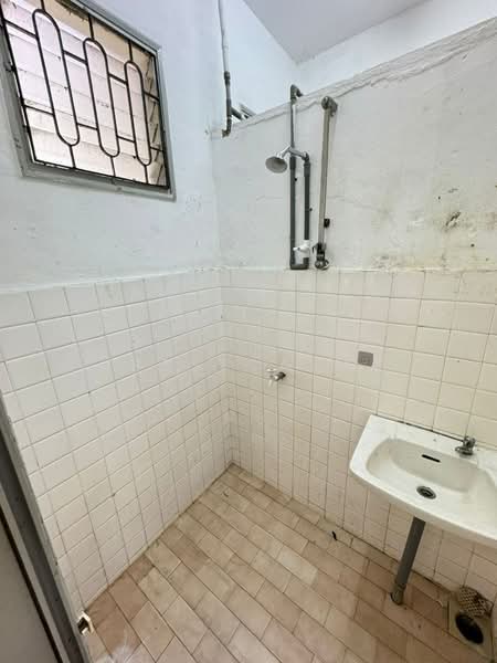 Rumah Teres 1 Tingkat untuk Disewa di Taman Sri Tebrau (Johor Bahru) - Jessica Ma - Bathroom - PropertyGuru.com.my