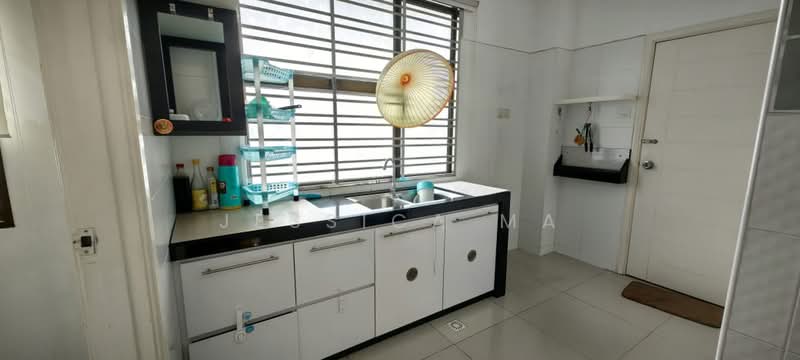 Rumah Teres 2 Tingkat untuk Disewa di Taman Dato Onn (Johor Bahru) - Jessica Ma - Kitchen - PropertyGuru.com.my