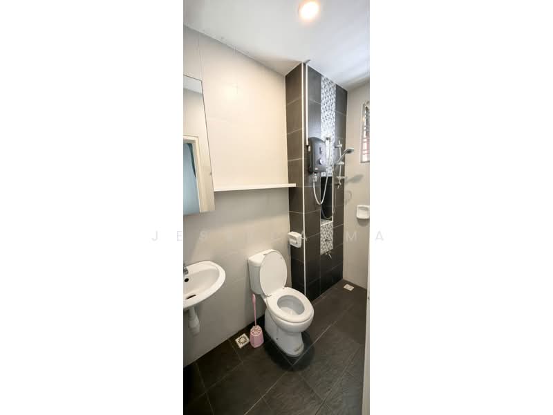 Rumah Teres 2 Tingkat untuk Disewa di Taman Dato Onn (Johor Bahru) - Jessica Ma - Bathroom - PropertyGuru.com.my