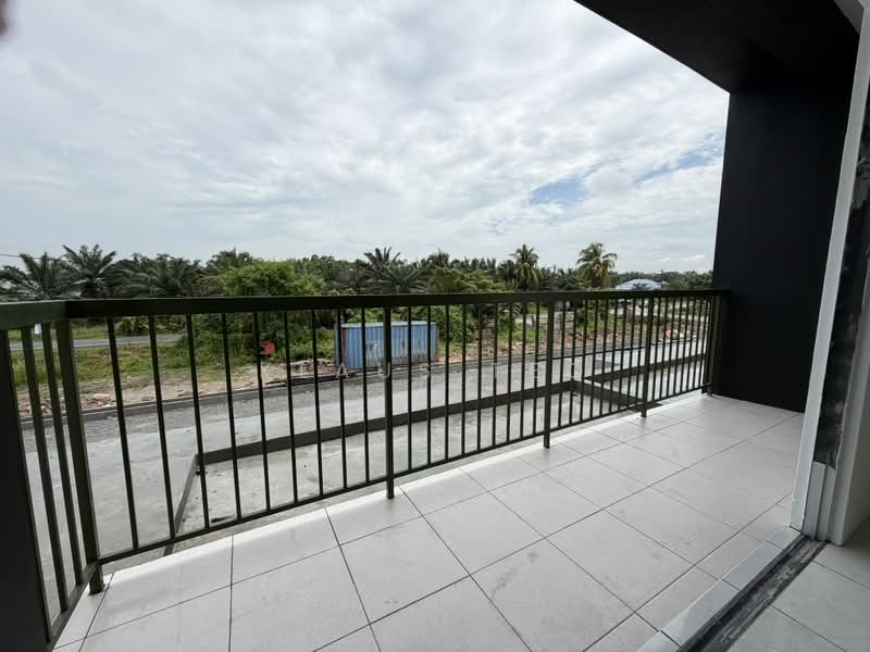 2-storey Terraced House for Sale in Taman Satria (Telok Panglima Garang) - Klaus Teo - Balcony - PropertyGuru.com.my