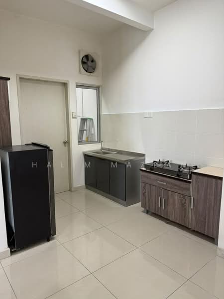 Service Residence for Rent at Savanna Executive Suite @ Southville City - Halim Mazlan - Kitchen - PropertyGuru.com.my