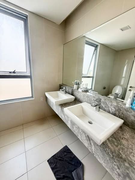 Kondominium untuk Dijual di The Westside Two - Rex Tan - Bathroom - PropertyGuru.com.my