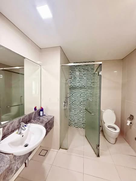 Kondominium untuk Dijual di The Westside Two - Rex Tan - Bathroom - PropertyGuru.com.my