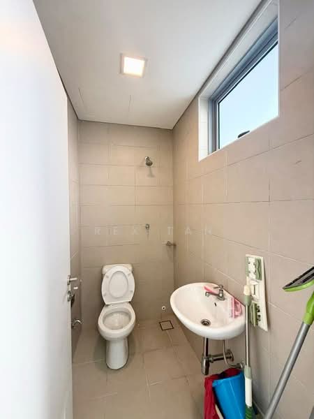 Kondominium untuk Dijual di The Westside Two - Rex Tan - Bathroom - PropertyGuru.com.my