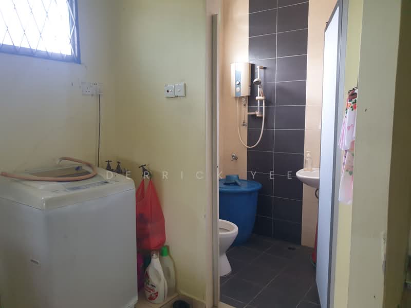 Semi-Detached House for Sale in Kampung Enam (Melaka City) - Derrick Yee - Bathroom - PropertyGuru.com.my