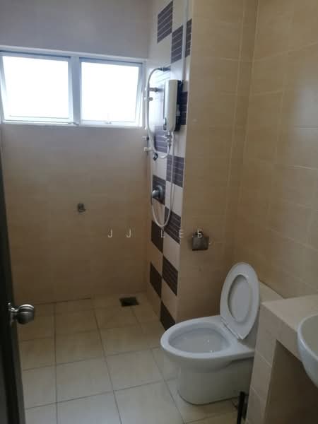 Kondominium untuk Disewa di Cova Suites - JJ Lee - Bathroom - PropertyGuru.com.my