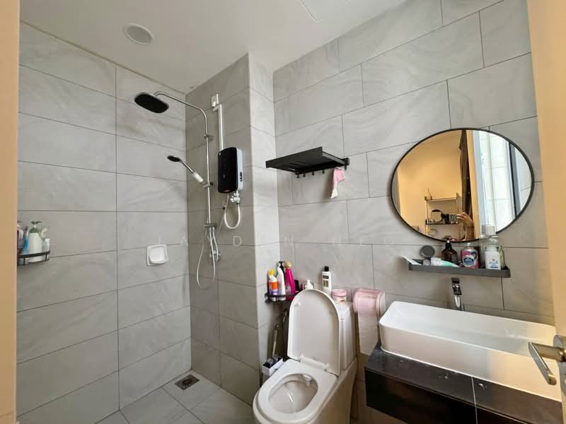 Servis Apartment untuk Dijual di Sky Trees - Jayden Neo - Bathroom - PropertyGuru.com.my