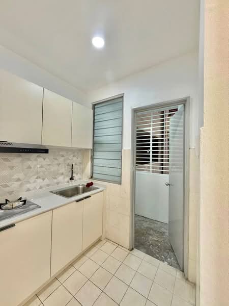 Pangsapuri untuk Dijual di Baiduri Court Apartment - Mohd Ridzuan - Kitchen - PropertyGuru.com.my