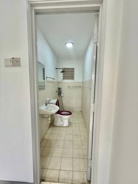 Pangsapuri untuk Dijual di Baiduri Court Apartment - Mohd Ridzuan - Bathroom - PropertyGuru.com.my