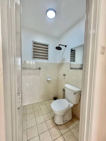 Pangsapuri untuk Dijual di Baiduri Court Apartment - Mohd Ridzuan - Bathroom - PropertyGuru.com.my