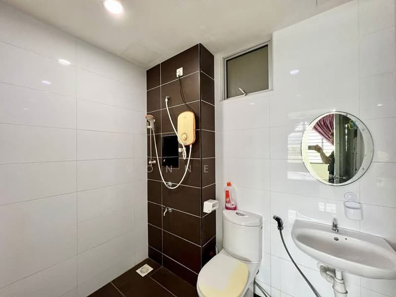 Pangsapuri untuk Dijual di East Bay (Seri Bayan) - Yvonne Lim - Bathroom - PropertyGuru.com.my