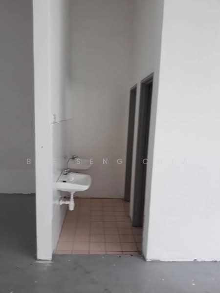 Shop for Rent in Bandar Botanic (Klang) - Bee Seng Chia - Bathroom - PropertyGuru.com.my