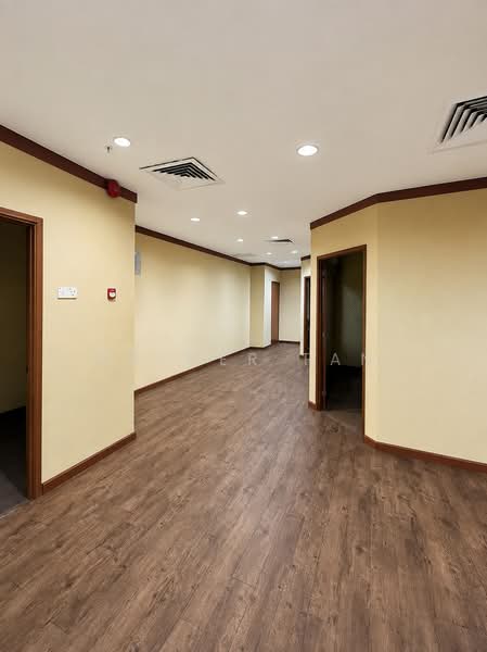 Office for Rent in Petaling Jaya (Selangor) - Esther Tan - Corridor - PropertyGuru.com.my